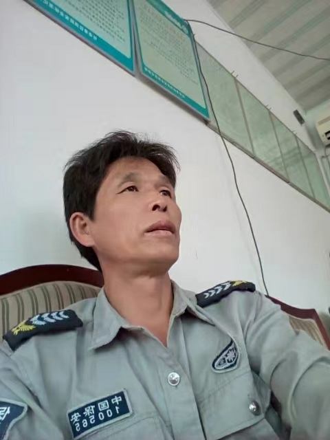 卧窗听雨的第一张照片--连江相亲网