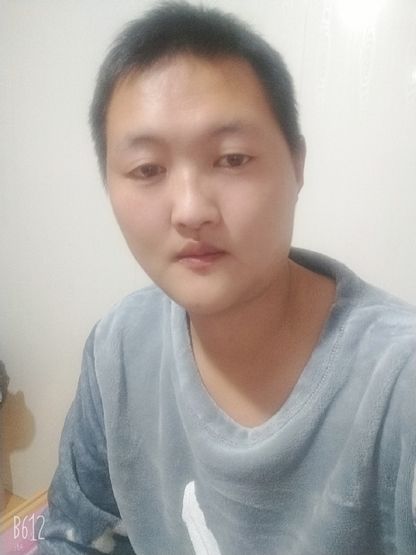 烟圈里透着伤的第二张照片--连江相亲网