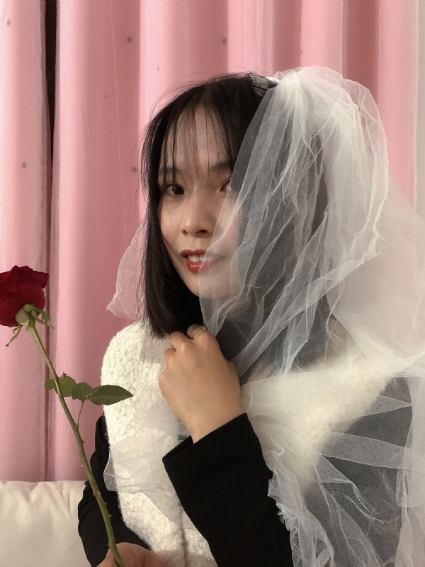 持紫菜包饭的女孩的第一张照片--连江相亲网